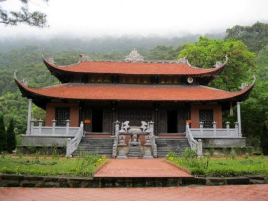 Top 4 chùa ở Hạ Long linh thiêng nhất! 4 chua loi am